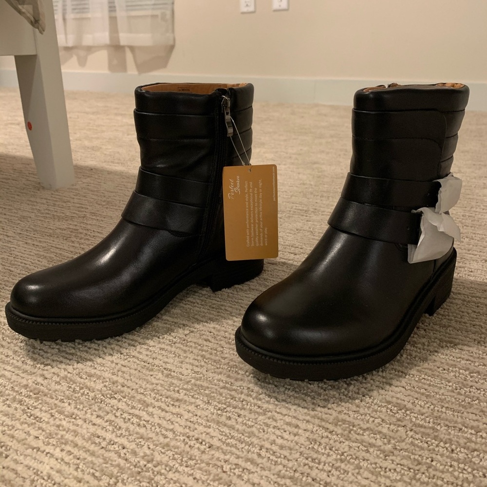 NWOT Black Snow Boots